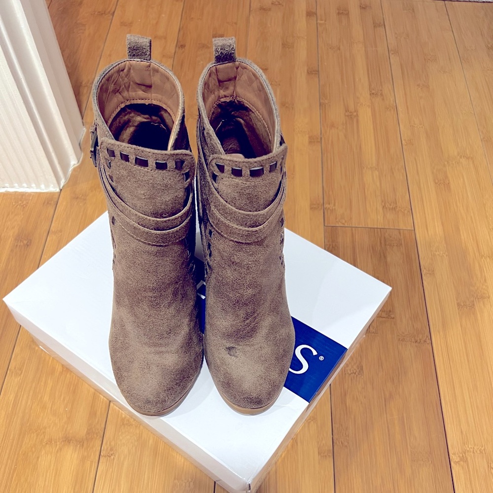 Venus Size 8 Ankle Boots Taupe
